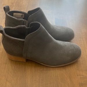 W6.5 TOMS Ankle Booties